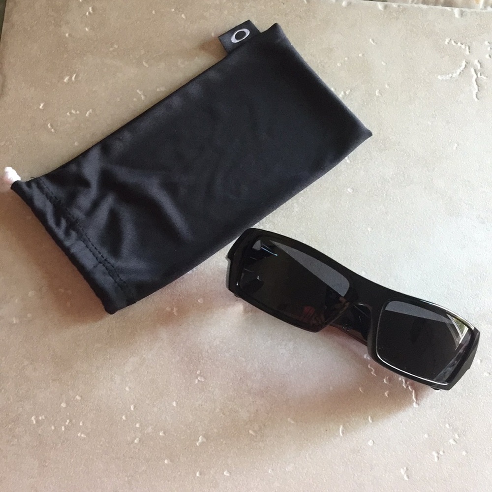 Oakley (Gascan) Sunglasses (No Scratches!)